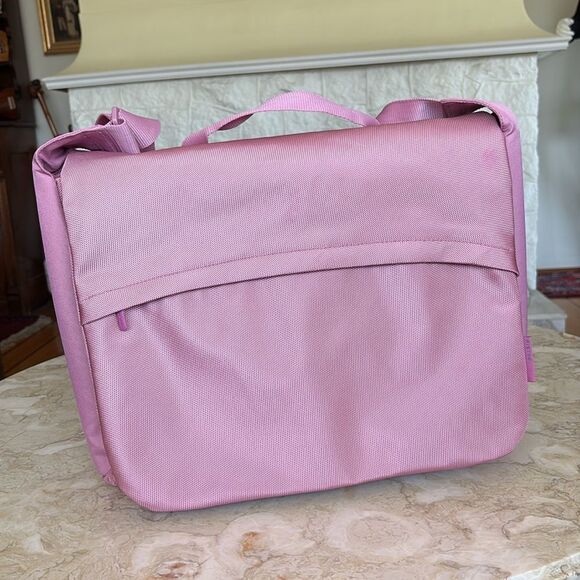 NWOT Belkin Extra Large Laptop Work Messenger Bag - Picture 4 of 16